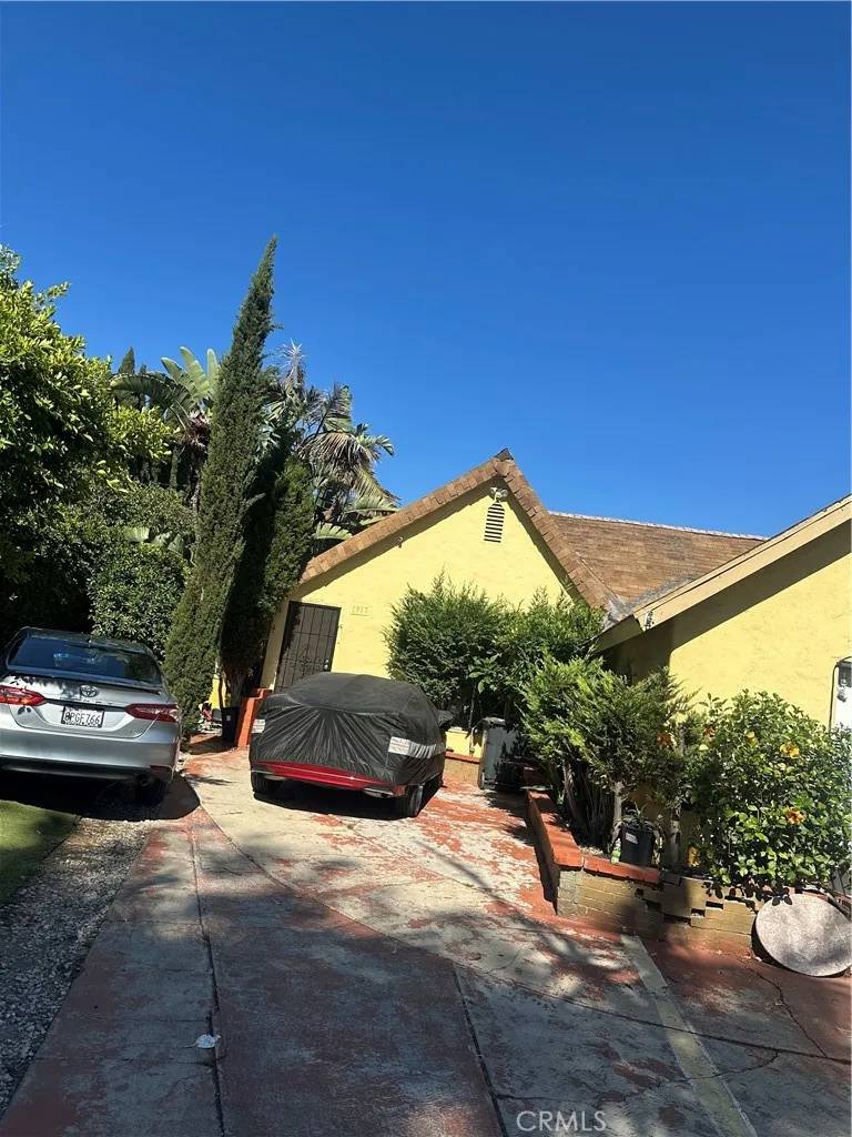 1917 Rousselle Street, Santa Ana, CA 92707