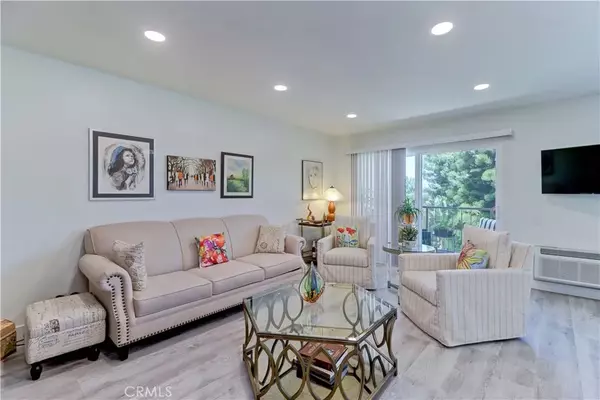 Laguna Woods, CA 92637,3365 Punta Alta #2F