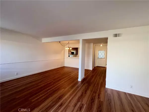 Irvine, CA 92614,11 Woodfern #102