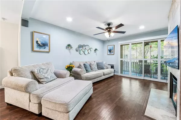 Long Beach, CA 90815,7890 E Spring Street #22F