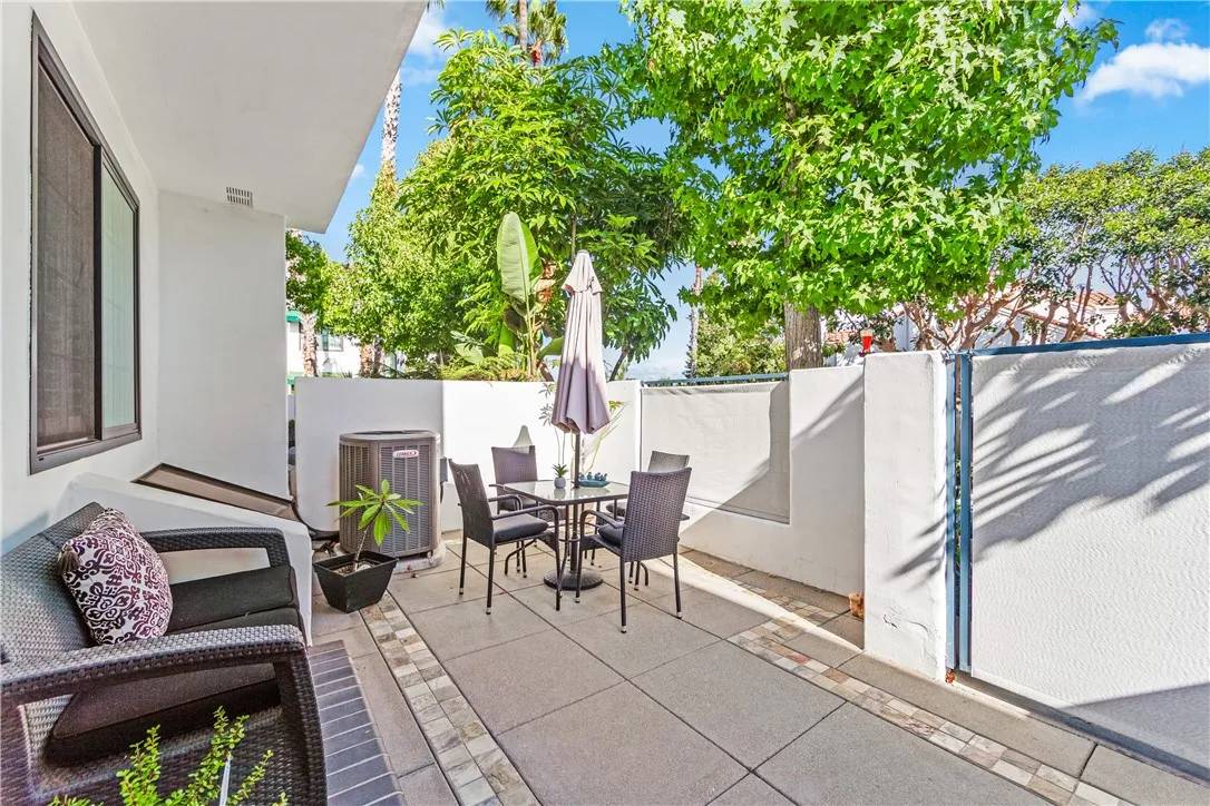 Huntington Beach, CA 92648,7371 Seabluff Drive #108