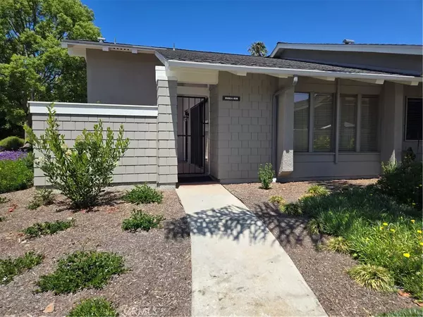 8566 Larkhall Circle #808A, Huntington Beach, CA 92646