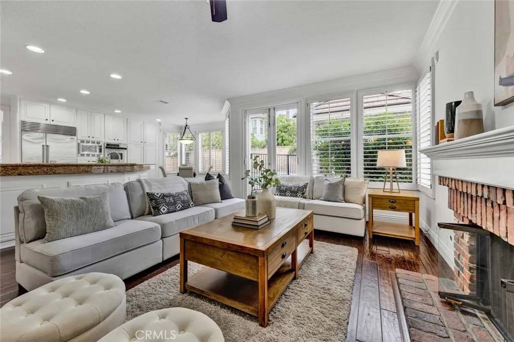 Tustin, CA 92782,2201 Marselina