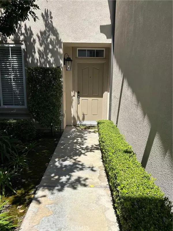 Huntington Beach, CA 92648,7057 Trestles Court
