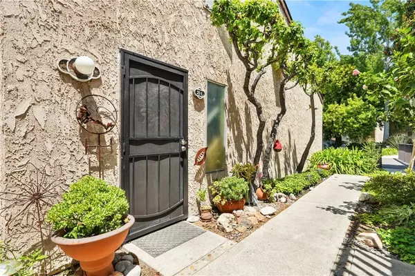 Long Beach, CA 90815,7890 E Spring Street #21i