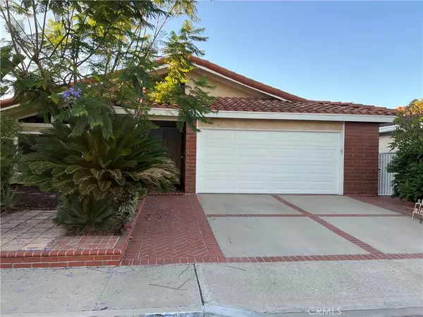 4501 Dogwood Avenue, Seal Beach, CA 90740