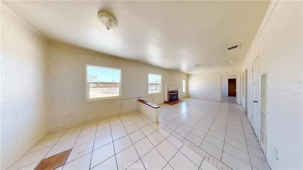 Apple Valley, CA 92307,21845 Fox Avenue