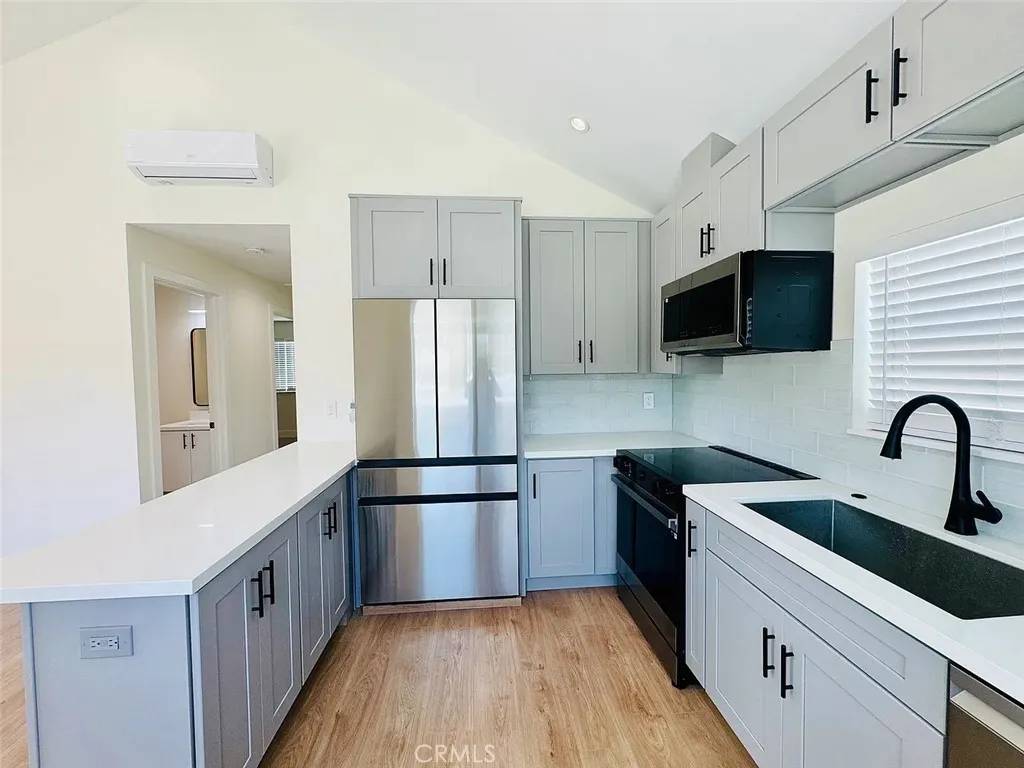 165 Tulip Lane, Costa Mesa, CA 92627
