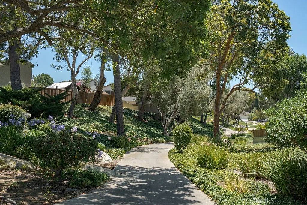 Thousand Oaks, CA 91362,1925 Meadow Brook Court