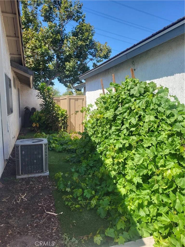 Irvine, CA 92618,5 Bright Hollow