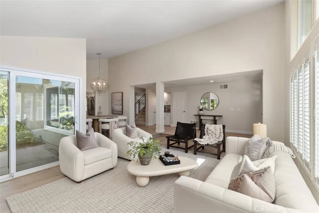 Irvine, CA 92603,17 silver cres