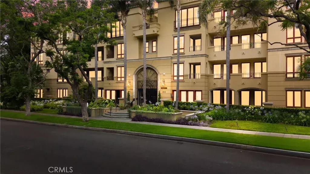 411 N Oakhurst Drive #201, Beverly Hills, CA 90210