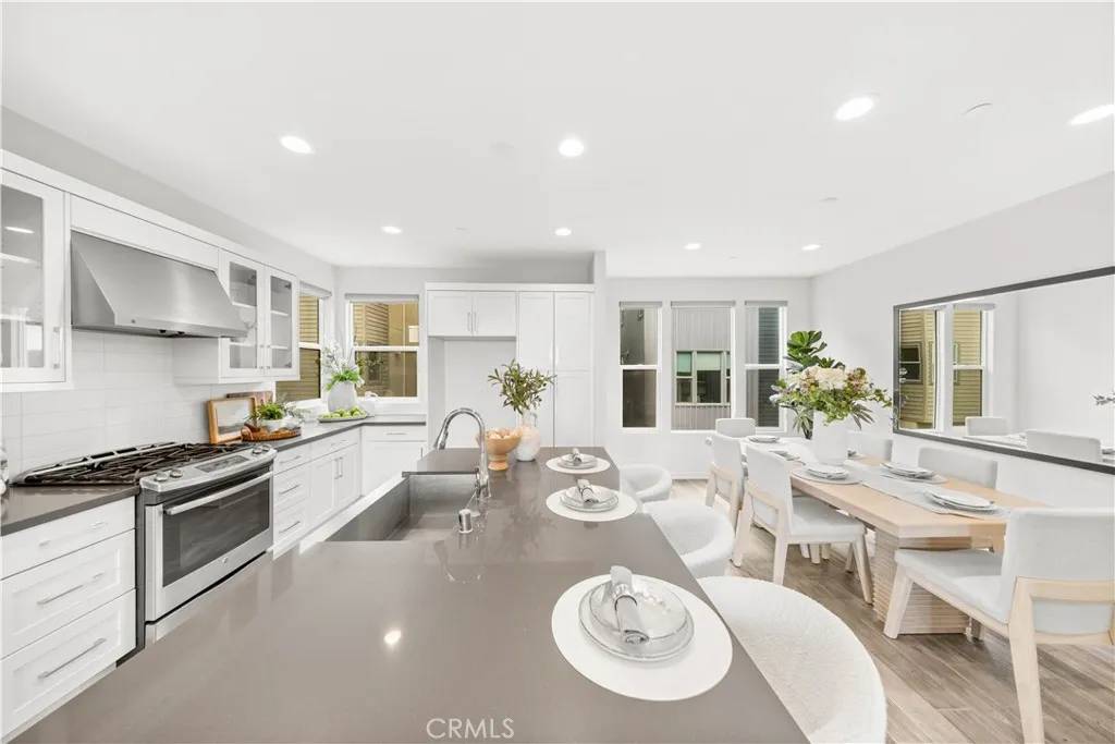 Costa Mesa, CA 92627,1607 SOMERTON DR