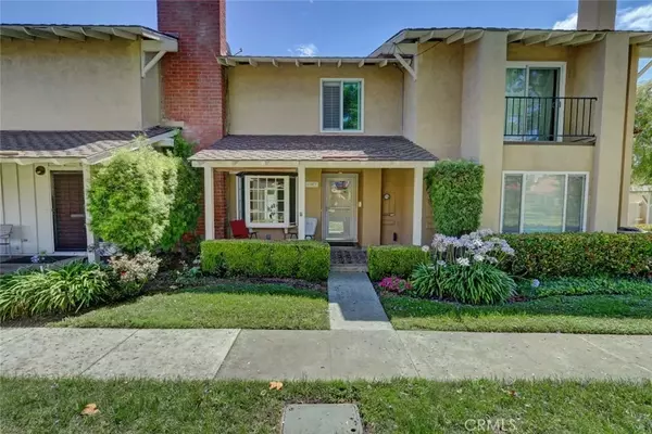 17077 Los Modelos Street, Fountain Valley, CA 92708