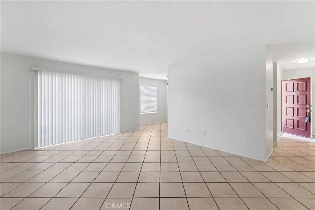 Orange, CA 92868,700 W La Veta Avenue #I3