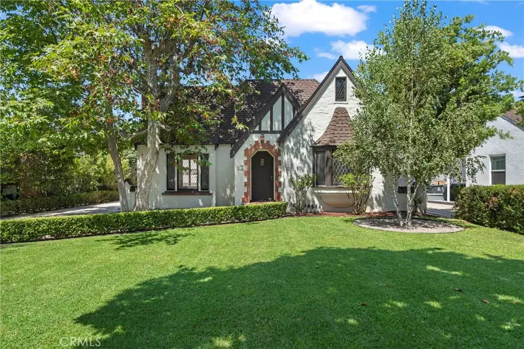 Santa Ana, CA 92706,2404 N Poinsettia