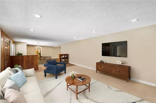 2304 Lewis Street, Santa Ana, CA 92706