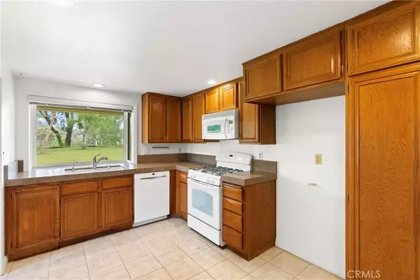 Mission Viejo, CA 92692,23582 Villena
