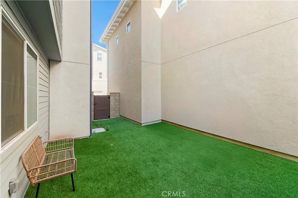 Irvine, CA 92618,351 Baluster