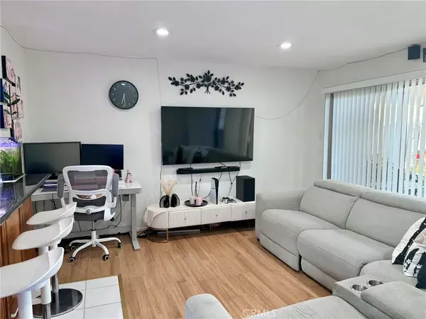 Santa Ana, CA 92704,3050 S Bristol Street #44