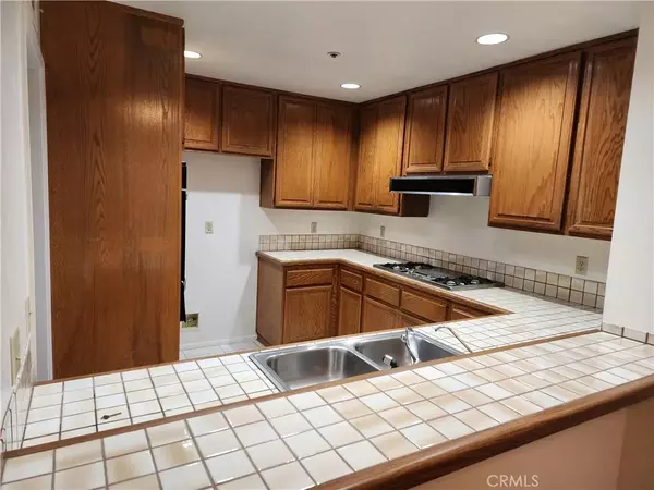 Newport Beach, CA 92663,270 Cagney Lane #204