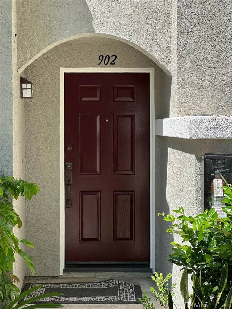 Irvine, CA 92618,902 Maplewood