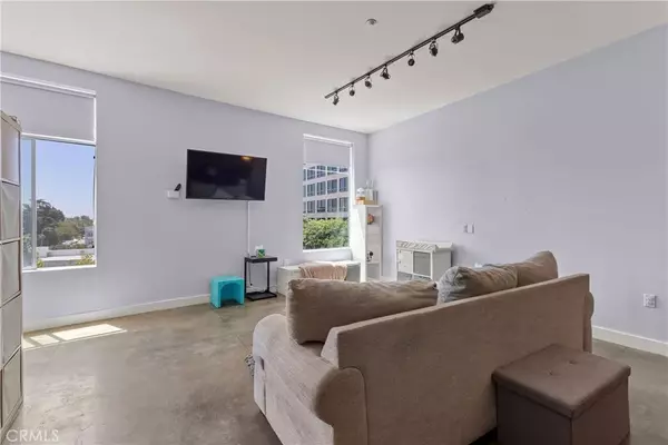 Anaheim, CA 92805,435 West Center Street Promenade #400