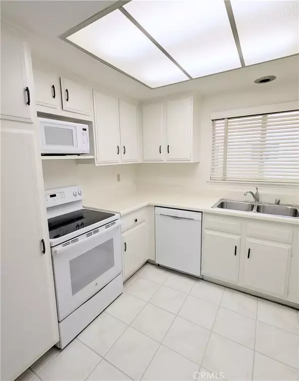 Laguna Woods, CA 92637,2370 Via Mariposa West #3D