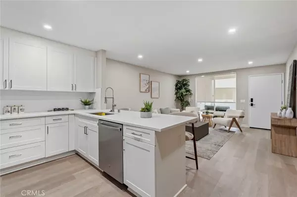 Carlsbad, CA 92008,664 Tamarack Avenue #6