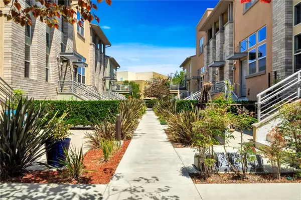 Hawthorne, CA 90250,5325 Pacific Terrace #102