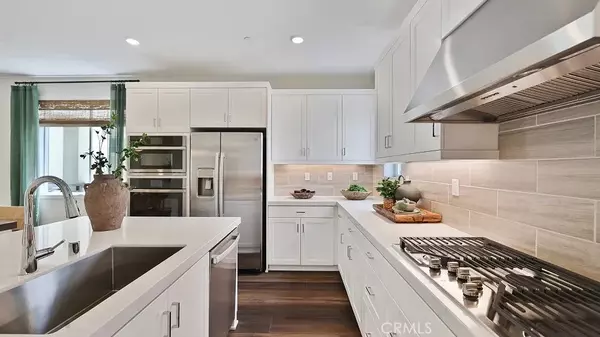 Valencia, CA 91381,27463 Sand Almond Way