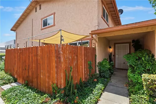 1358 Via Santiago #C, Corona, CA 92882