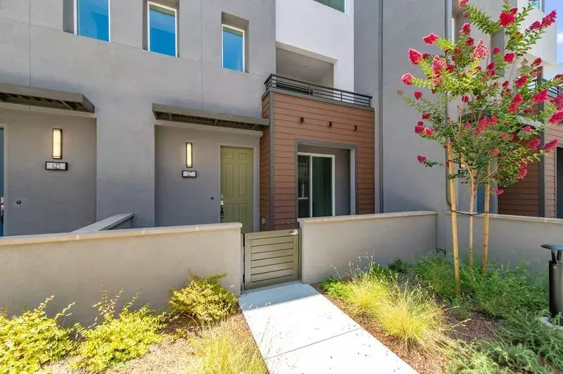 627 S Lyon, Santa Ana, CA 92705