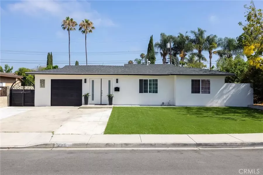 223 W Simmons Avenue, Anaheim, CA 92802