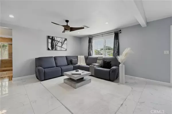 Anaheim, CA 92802,223 W Simmons Avenue