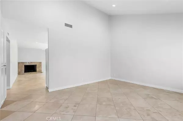 Irvine, CA 92604,5171 Doanoke Avenue