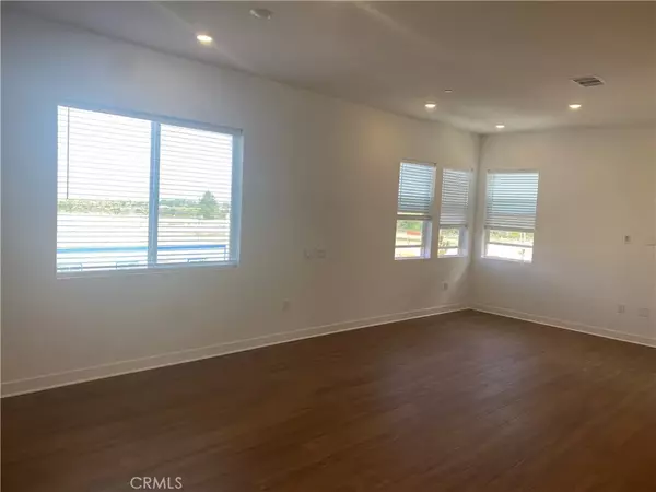 Irvine, CA 92618,527 Mulligan