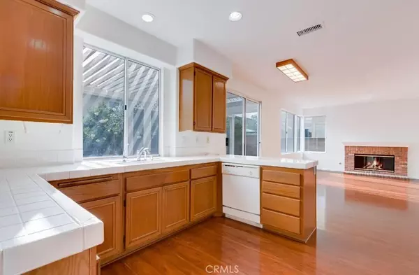 Lakewood, CA 90712,5432 Wrench Court