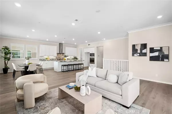 Irvine, CA 92618,225 Frame