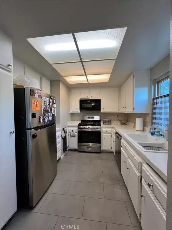 Huntington Beach, CA 92646,8777 Tulare Drive #411A