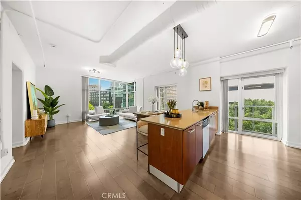 Los Angeles, CA 90015,645 W 9th Street #303