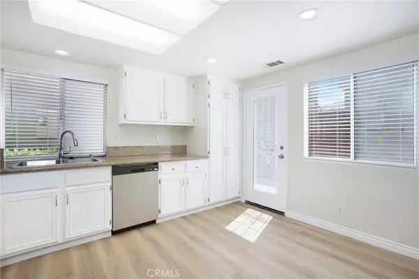 Lake Forest, CA 92610,64 Rue Fontaine