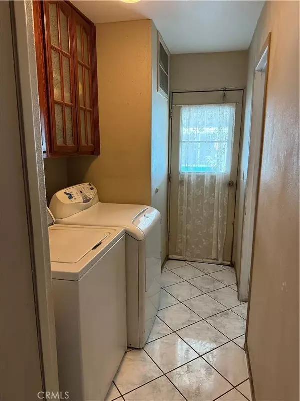 Corona, CA 92879,777 S Temescal #14