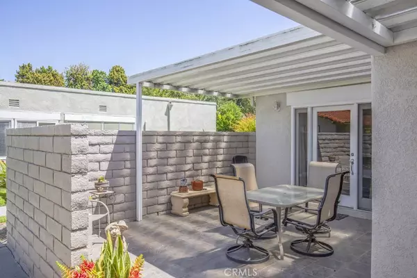 Laguna Woods, CA 92637,2372 Via Mariposa West #B