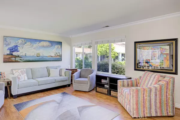 Laguna Woods, CA 92637,2372 Via Mariposa West #B