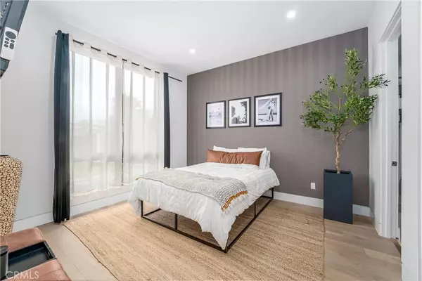 Sherman Oaks, CA 91423,4706 Katherine Avenue