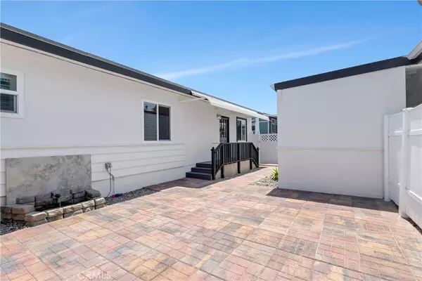 Newport Beach, CA 92660,94 Yorktown