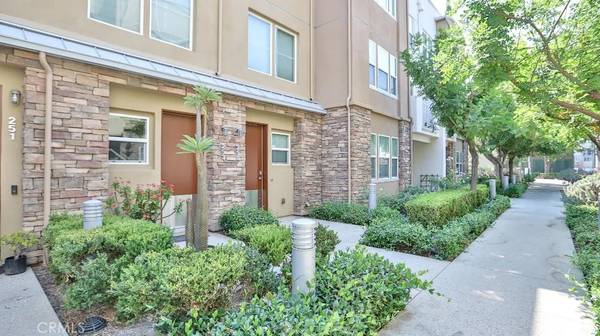 Santa Ana, CA 92705,253 E Jeanette Lane