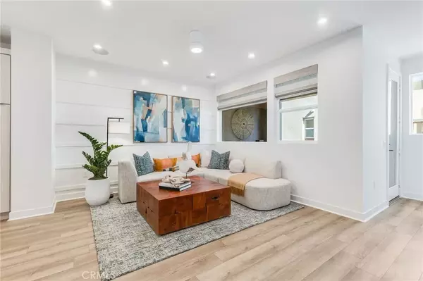 633 S Lyon Street, Santa Ana, CA 92705