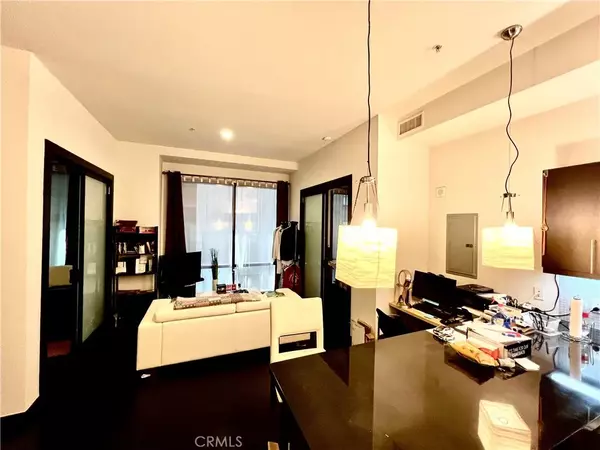 Los Angeles, CA 90017,655 S Hope Street #607